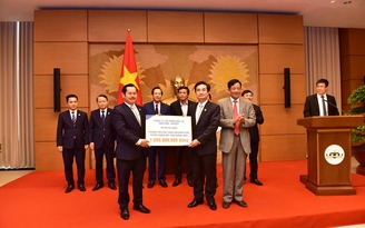 Chủ tịch Quốc hội biểu dương Văn Phú - Invest vì những đóng góp cho cộng đồng