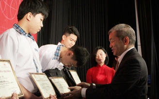 400 học sinh tỉnh Đồng Nai nhận học bổng ‘Cho em đến trường’
