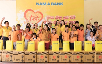 Nam A Bank trao hàng trăm suất quà tết cho những hoàn cảnh khó khăn