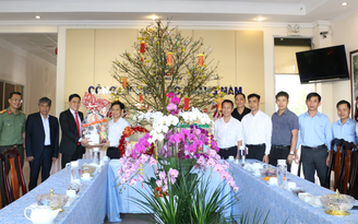 Lãnh đạo UBND tỉnh Quảng Nam thăm chúc tết PC Quảng Nam