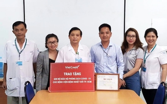 VietCredit trao tặng bệnh viện 1.200 bộ đồ bảo hộ, chung tay chống dịch Covid-19