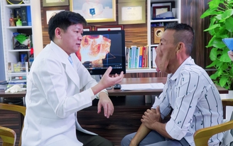 Bác sĩ Tú Dung tiết lộ phác đồ điều trị cho ‘chàng trai mặt quỷ’