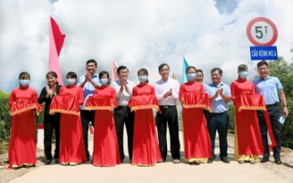 Vietbank tài trợ 5 tỉ đồng xây 6 cầu ở xã biên giới tỉnh Long An