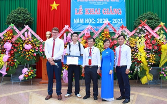 Nam sinh đạt điểm 10 Tiếng Anh giành học bổng vào Đại học Quốc tế Sài Gòn