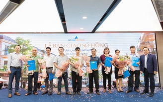 Đất Xanh Miền Trung bàn giao sổ hồng 200 căn shophouse Lakeside Infinity cho cư dân