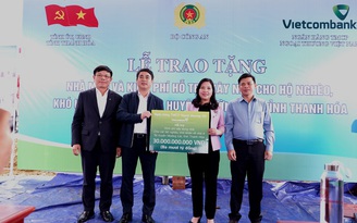 Vietcombank dành 30 tỉ hỗ trợ kinh phí xây nhà cho hộ nghèo tại huyện Mường Lát