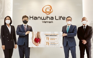Hanwha Life Việt Nam đóng góp 3 tỉ đồng hỗ trợ cộng đồng phòng chống dịch Covid-19