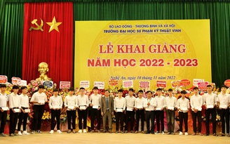 Hàng trăm sinh viên hạnh phúc khi nhận học bổng của Toyota Việt Nam