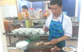 Đột nhập bếp ăn tuyển U.23 Việt Nam