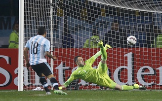 Tevez hạnh phúc đưa Argentina vào bán kết Copa America