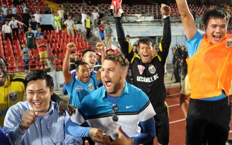 B.Bình Dương đăng quang lặng lẽ trong vòng đấu kỳ lạ của V-League 2015