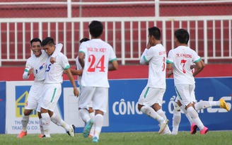 Thắng đậm Cà Mau 3-0, CLB TP.HCM thắp lại niềm tin thăng hạng