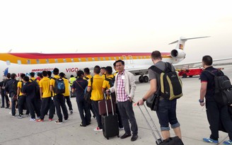 Máy bay trục trặc, tuyển futsal Việt Nam đến Argentina trễ