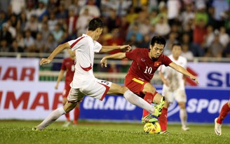 Văn Quyết lập cú đúp, tuyển Việt Nam thắng đậm FC Seoul 3-0