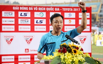 Cởi áo giáp trọng tài