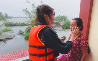 Công Vinh: 'Thủy Tiên biết phải làm gì cho xứng trọng trách với miền Trung'
