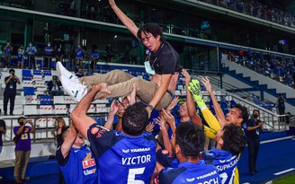 Vô địch Thai League, công thần của bầu Đức HLV Dusit có về Việt Nam?