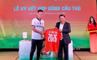 Hồ Tấn Tài ký hợp đồng trọn đời, CLB Bình Định khoe dàn sao trăm tỉ đồng