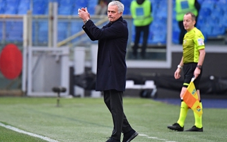 AS Roma của Mourinho lại thiệt đơn thiệt kép vì VAR
