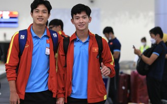 U.23 Việt Nam khí chất lạc quan, vui vẻ tại Tân Sơn Nhất