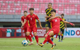 Lý do HLV Đinh Thế Nam buồn nhưng không giận U.19 Việt Nam thua đậm U.19 Malaysia