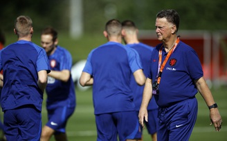 World Cup 2022: HLV Van Gaal thổi bùng 'cơn lốc màu da cam'