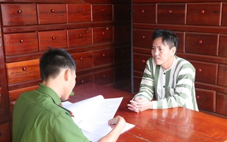 Tạm giam một giáo viên lừa tiền chạy việc