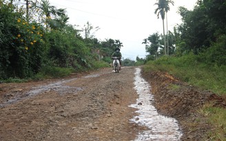 Đắk Lắk: Xe thi công đại lộ cày nát đường dân sinh
