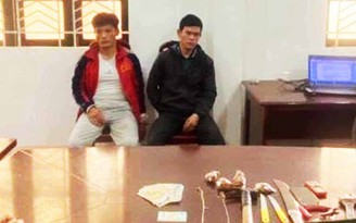 Đắk Lắk: Bắt 2 nghi phạm cướp giật dây chuyền vàng mang theo mã tấu, dao găm