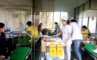 Ăn tiệc cưới, 24 người nhập viện do ngộ độc thực phẩm