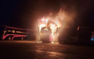 Đắk Lắk: Cháy xe khách giường nằm ngay trong bến xe liên tỉnh