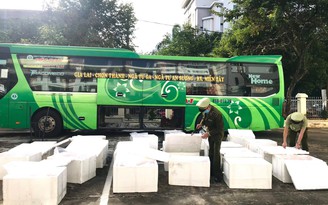 Đắk Lắk: Phát hiện 1,7 tấn nội tạng heo hôi thối trên xe khách giường nằm