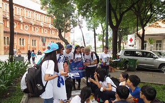 Vietnam Idol 2015: Fan đi bộ vận động bình chọn cho Trọng Hiếu