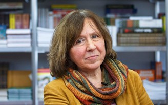 Nữ nhà văn của chiến tranh Svetlana Alexievich giành giải Nobel Văn học 2015