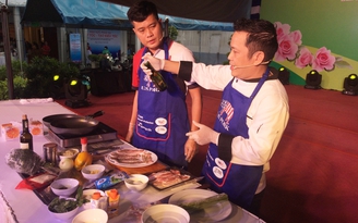 Khương Dừa hướng dẫn chị em nấu món Tây trong 'Vào bếp cùng người nổi tiếng'