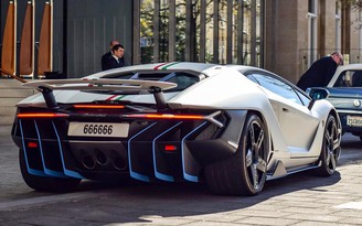 Siêu xe Lamborghini Centenario mang biển cực độc 'thở' trên phố Paris