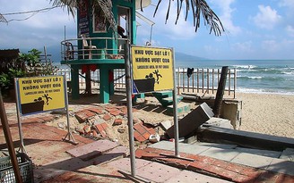 Đà Nẵng cử lực lượng đảm bảo an toàn cho du khách ở những bờ biển bị 'xé toạc'