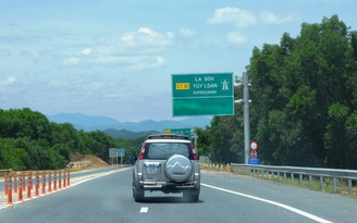 Chuẩn bị thông xe, cao tốc La Sơn – Túy Loan vẫn vướng mặt bằng