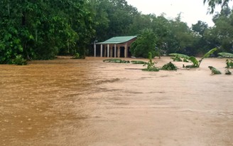 Lũ trên sông Vu Gia xuống chậm, gần 4.600 nhà tại Đà Nẵng ngập trong nước