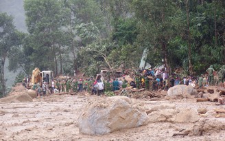 Quảng Nam: Tổ chức nhiều mũi tìm kiếm, tiếp tế tại các vùng sạt lở