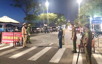 Đà Nẵng: Gặp tình huống khẩn cấp, người dân phường Nại Hiên Đông ra vào thế nào?