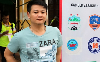 Văn Quyến hội ngộ Công Phượng trong đường hầm sân Vinh