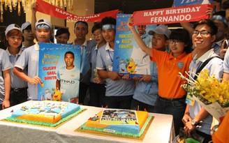 Hàng trăm CĐV Viêt Nam chúc mừng sinh nhật cầu thủ Man City