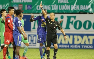 Bắt 'trộm' và bệnh đổ thừa ở V-League