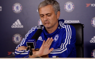 Cấm Mourinho chỉ đạo? Giới điều hành bóng đá lại... tự thủng lưới