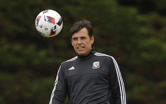 HLV trưởng Xứ Wales Chris Coleman: Thép đã tôi thế đấy