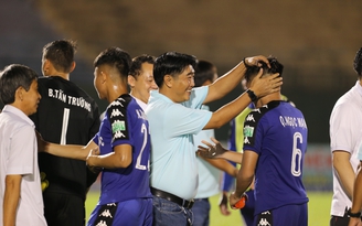 Bình Dương thắng dễ nhà đương kim vô địch V-League