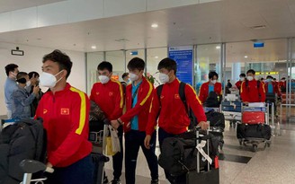 Tuyển Việt Nam về đến Hà Nội, kết thúc hành trình chưa như ý ở AFF Cup