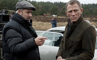 Sau Daniel Craig, đạo diễn Sam Mendes cũng bỏ 'James Bond'