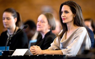 Angelina Jolie gây chú ý với bài phát biểu chống bạo lực tình dục